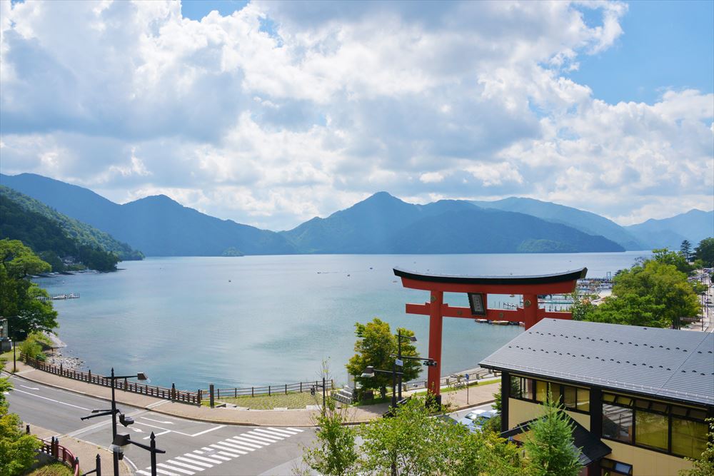 Nikko Chuzenji-ko Onsen Hotel Hana-An_All 22 rooms have sweeping views of Lake Chuzenji. Every moment, every season, the scenic beauty changes before your eyes.